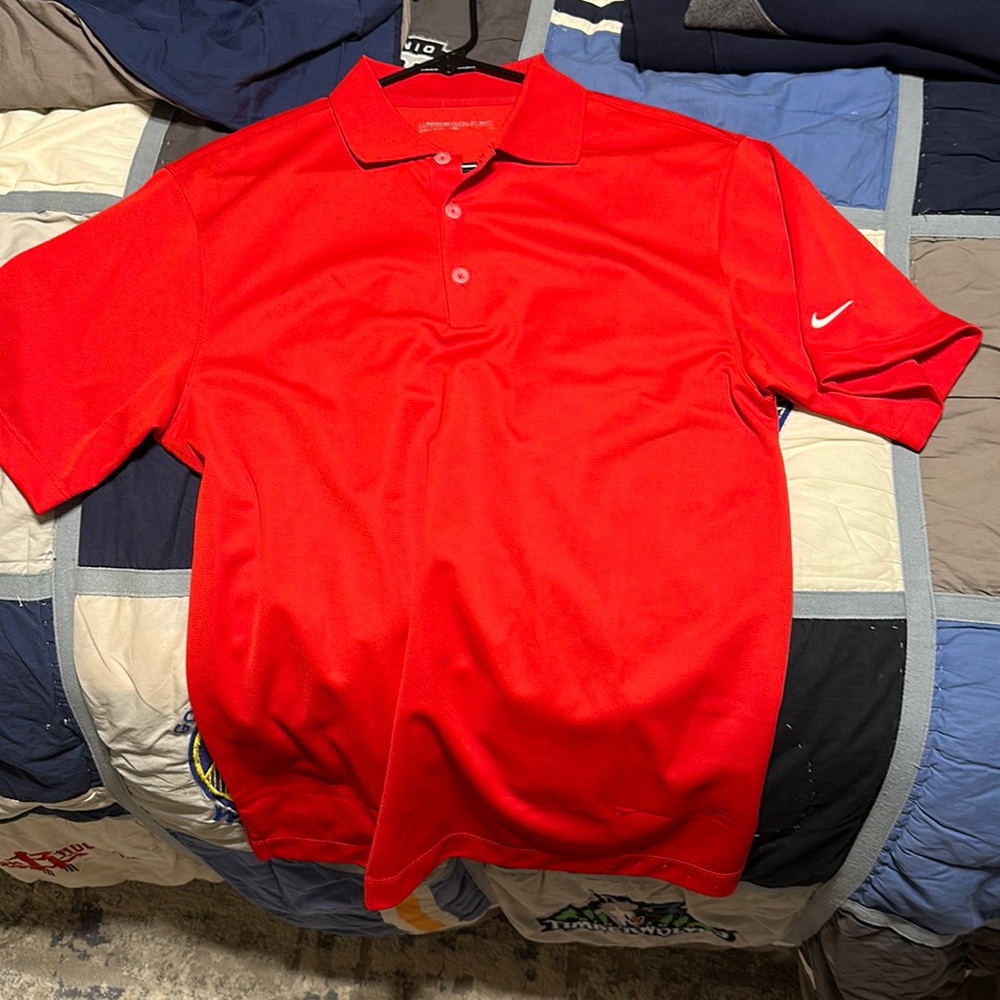 Men’s Small Nike golf shirt. Good condition.